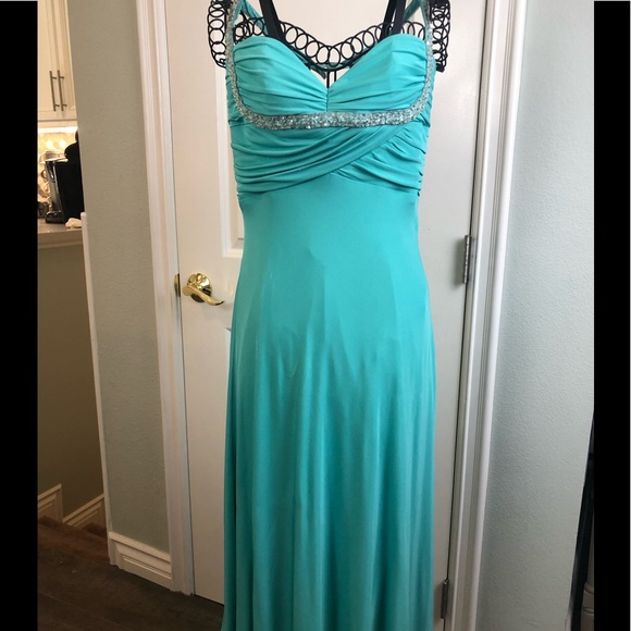 Badgley Mischka Dresses & Skirts - NWT BADGLEY MISCHKA SIZE 4 beaded prom/ formal gown